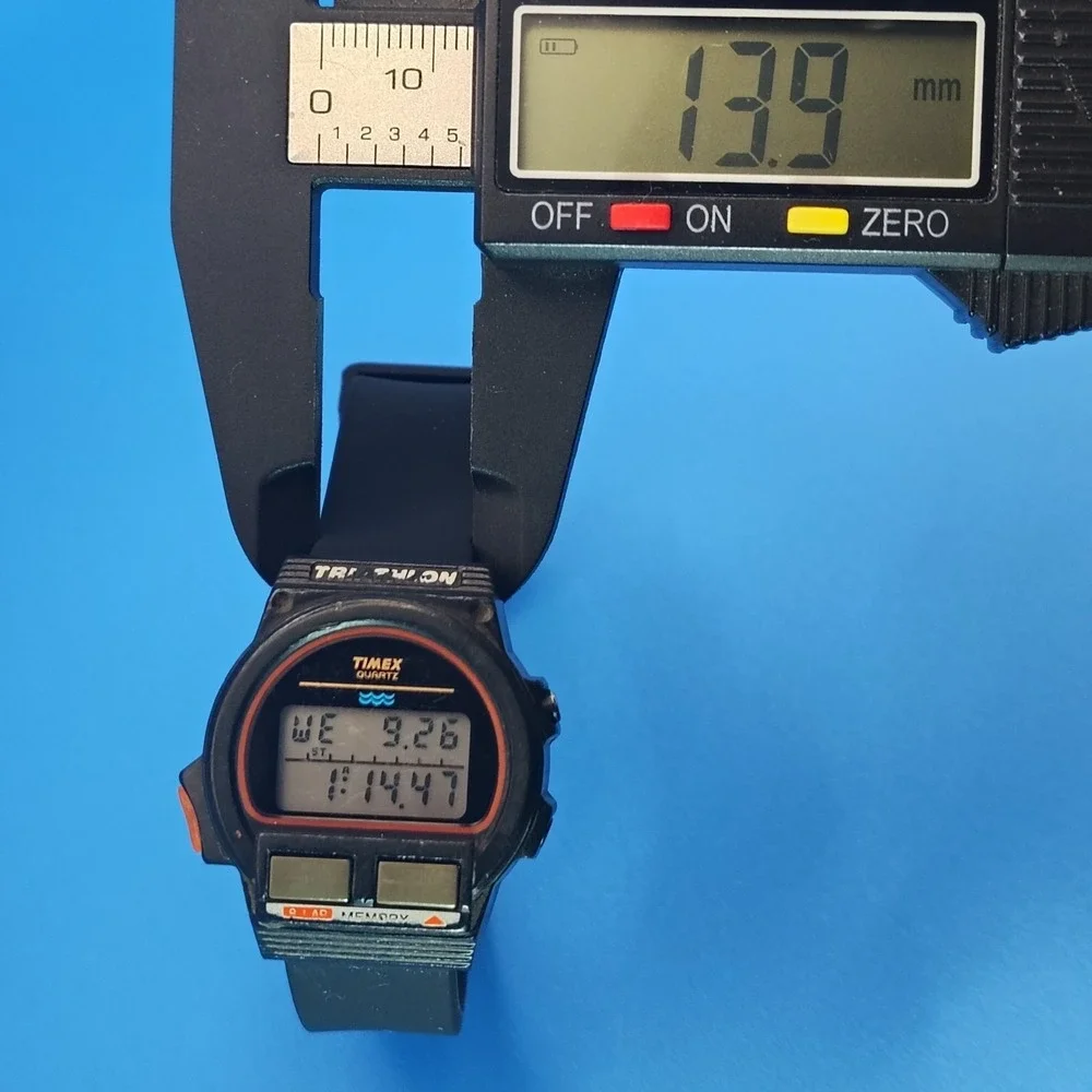 Vintage 1987 Timex Triathlon Memory 851A 35mm‎ Mens Retro Digital Sport Watch